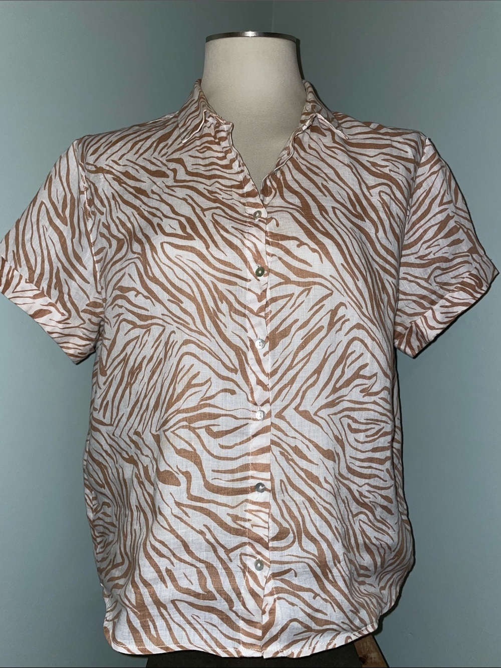 Cynthia Rowley Cream and Brown Zebra Linen Shirt. Short rolled sleeve. Size M